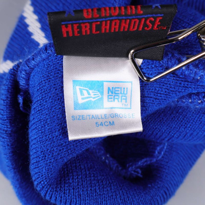 Inneretikett på mössa med New Era logga och storlek 54 cm