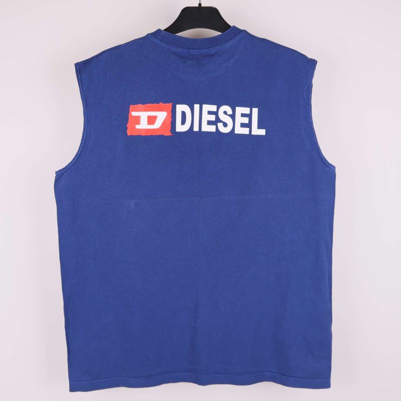 Baksidan av blå ärmlös topp med stor Diesel-text