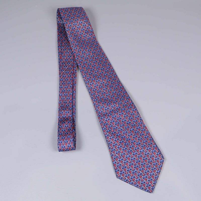 Lång mönstrad slips utsträckt 