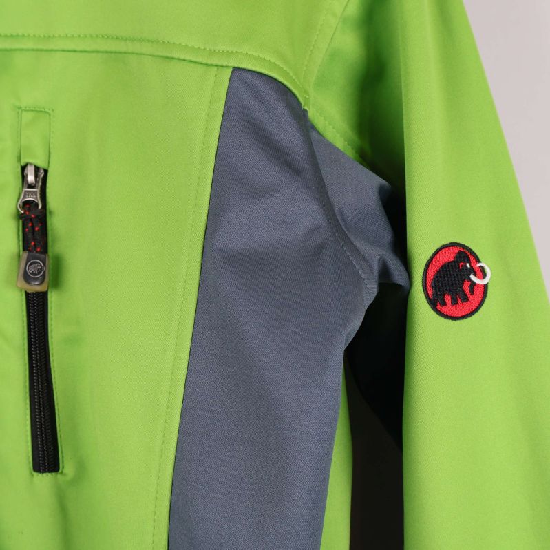 Rund logotypapplikation med mammut på jackärm