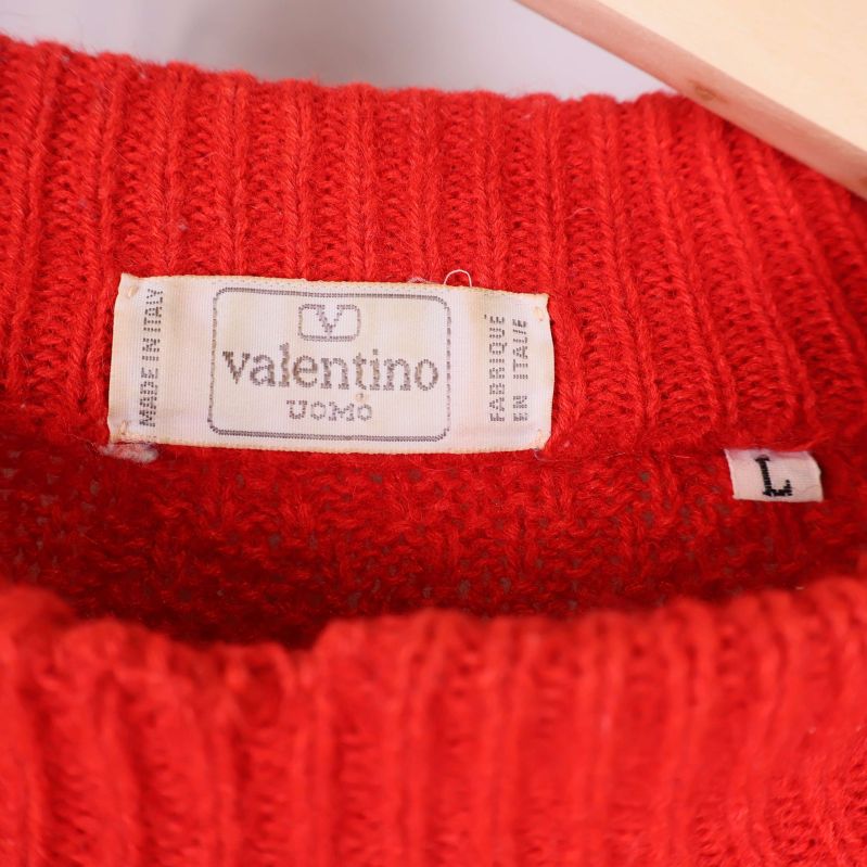 Närbild på Valentino Uomo etikett i nacken