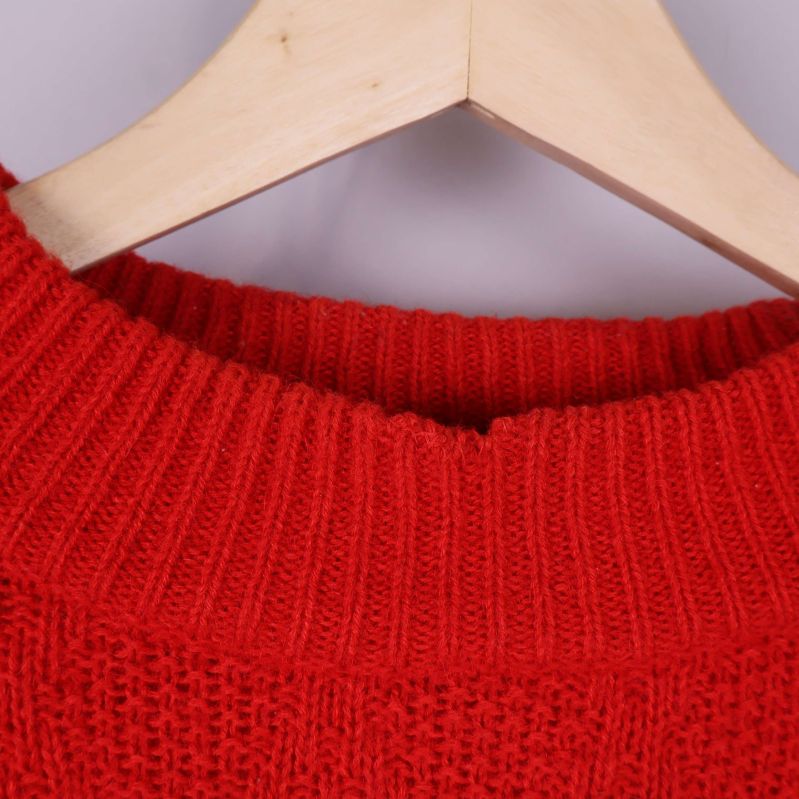 Närbild på rundad ribbad krage med lagning