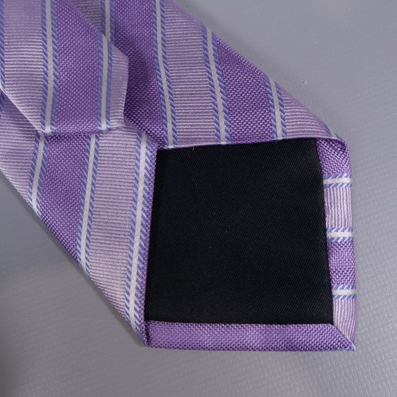 Slipskant med svart foder och lila randig utsida