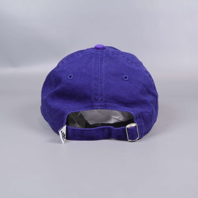 Keps bakifrån med öppning och metallspänne