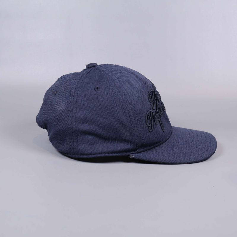 Keps visad i profil från vänster sida