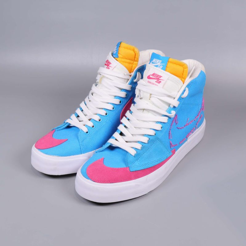 Nike höga sneakers i blått med rosa detaljer