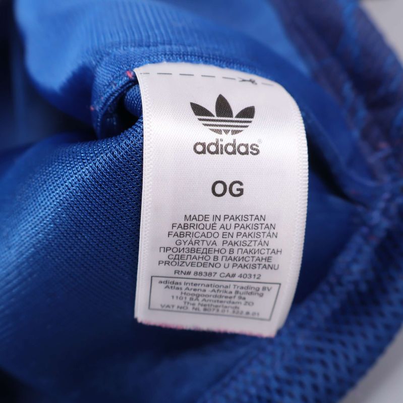 Adidas etikett med OG-märkning inuti påsen