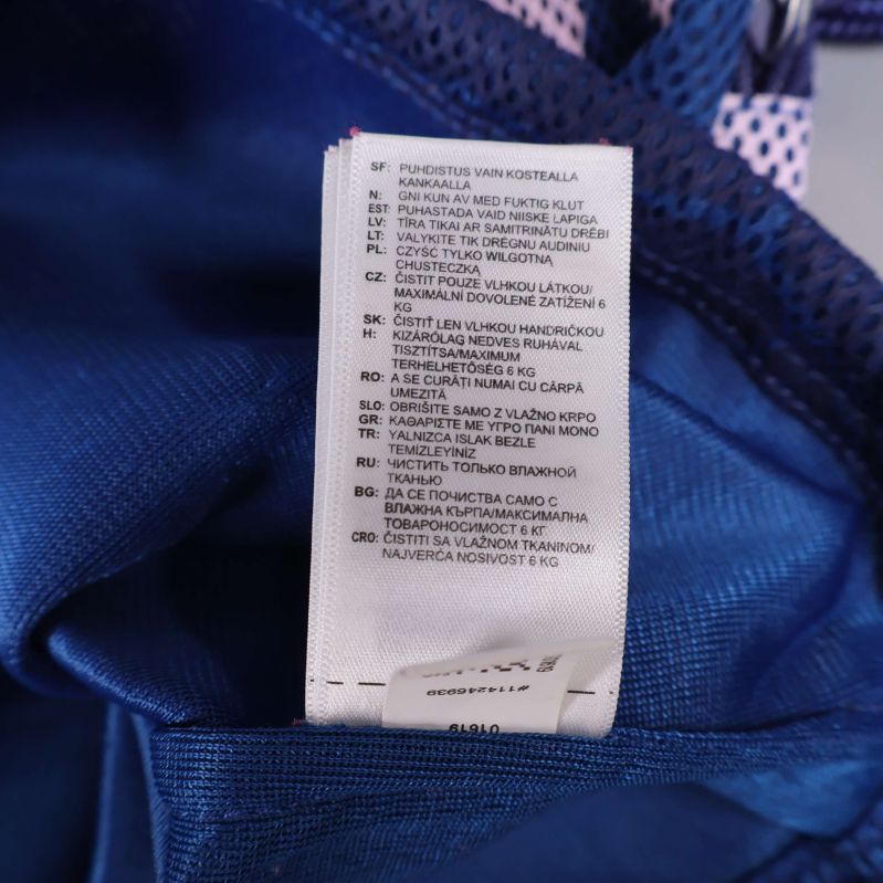 Materiallapp med polyesterinformation på flera språk