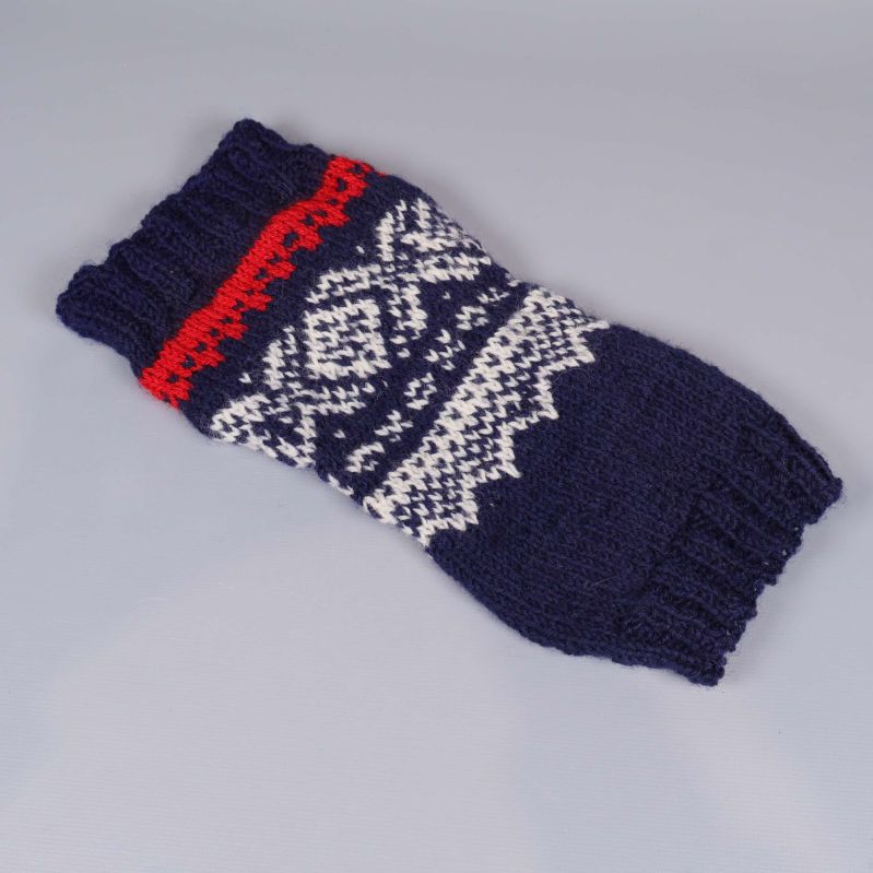 Stickad uppvisar ribbad mudd och färginslag