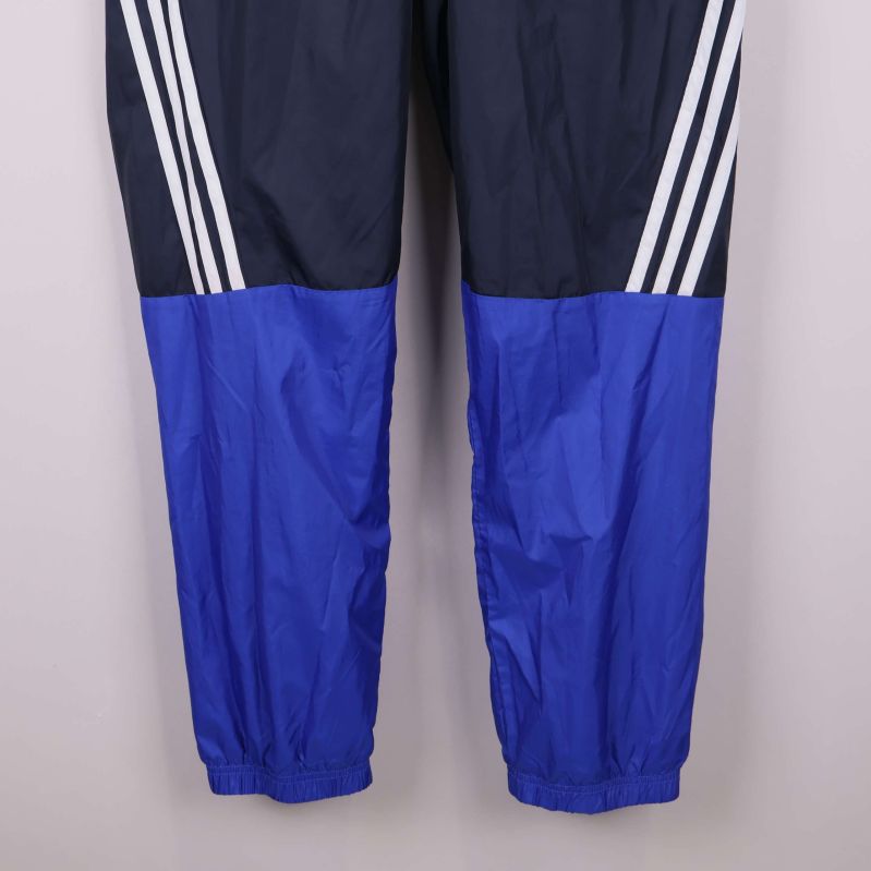 Nederdel på träningsbyxor med blå färgblock och resår