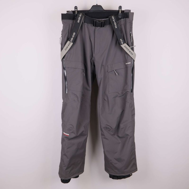 Grå skalbyxa med hängslen framifrån, flera fickor