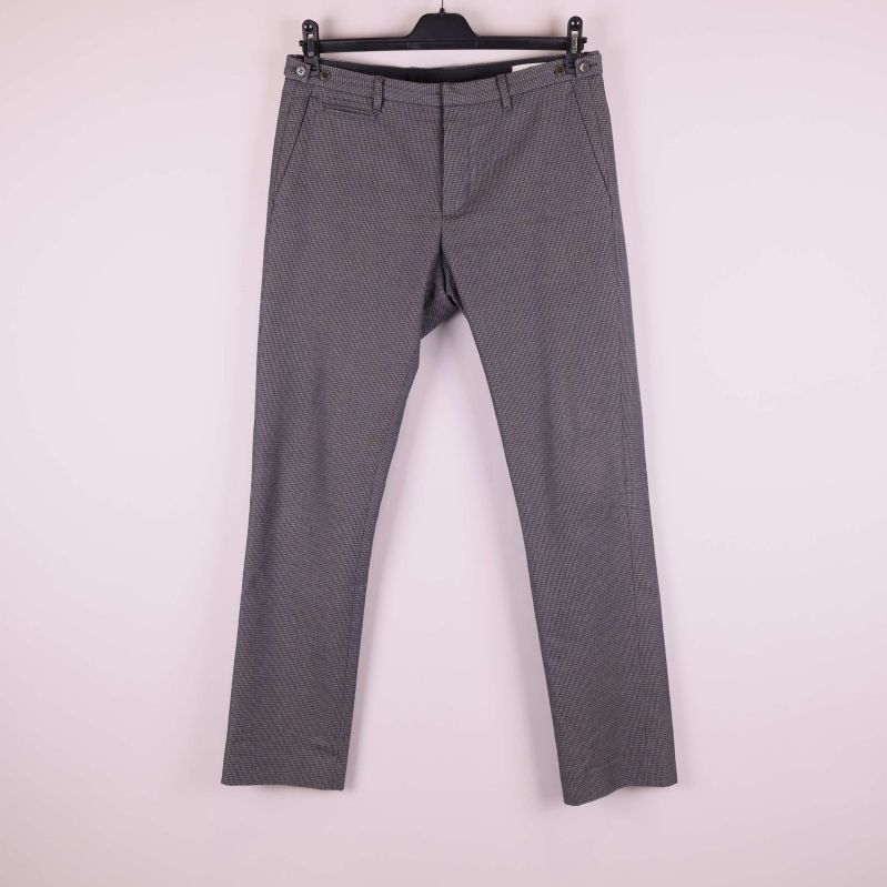 Byxor helbild framifrån med rutigt mönster