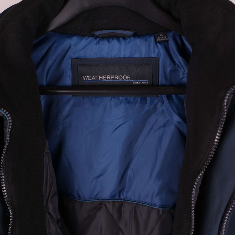 Närbild på jackans insida med Weatherproof-märke