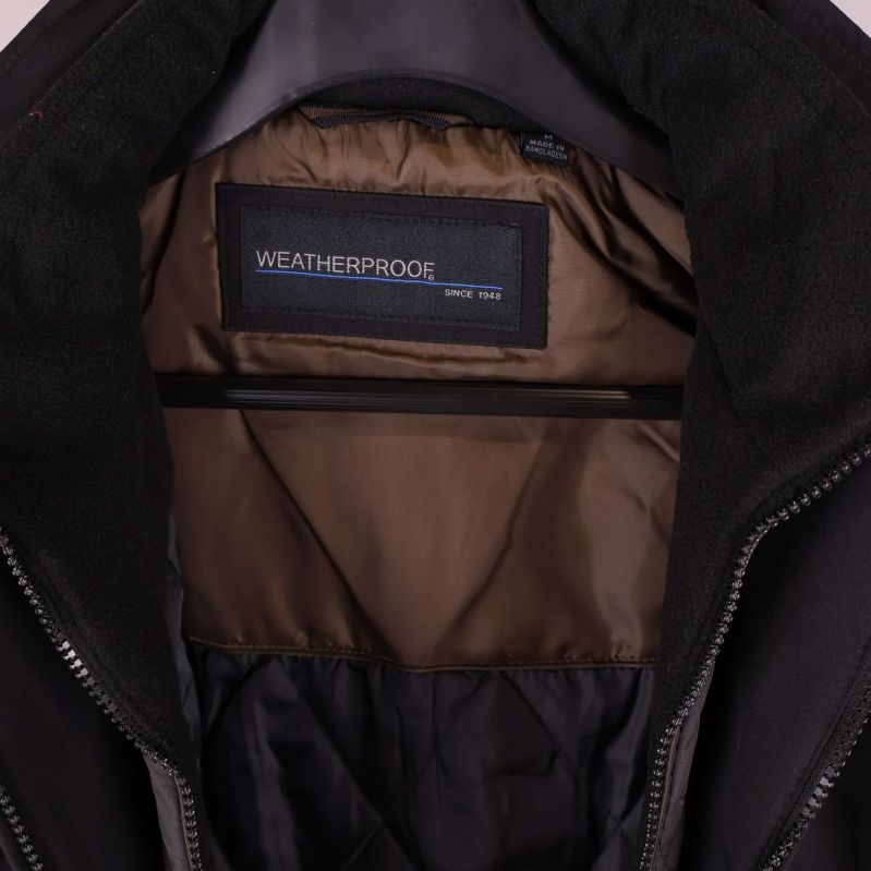 Närbild på jackans innertyg och Weatherproof-märke