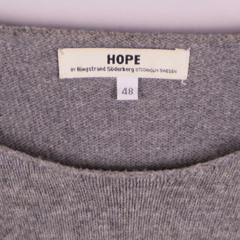 Närbild på Hope-logga och storlek 48 i nacken