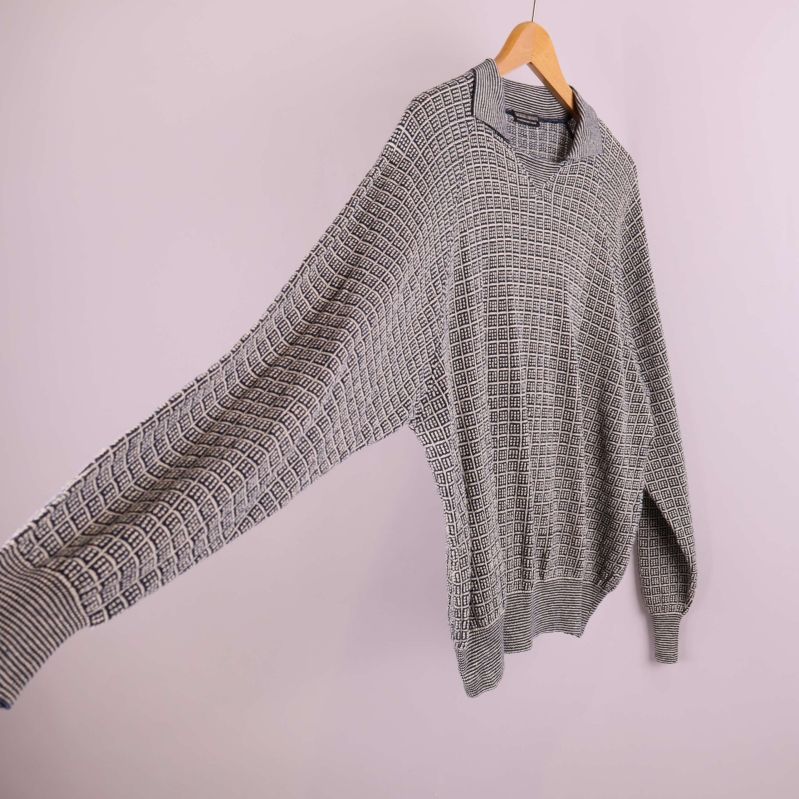 Stickad tröja med utsträckt ärm och rutmönster