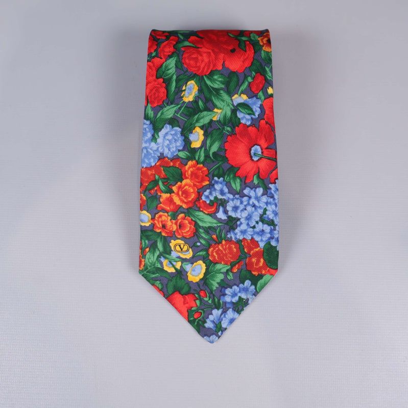 Slips med röd, blå och grön blommig design