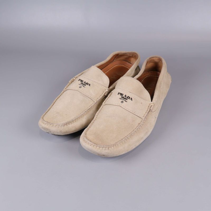 Beige mockaloafers från Prada