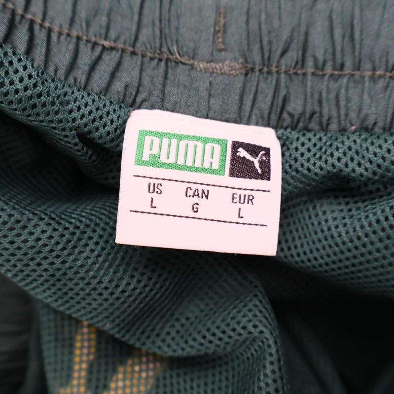 Närbild av PUMA storlekslapp med storlek L