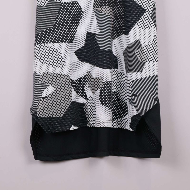 Närbild på linnets nederkant med dubbla lager