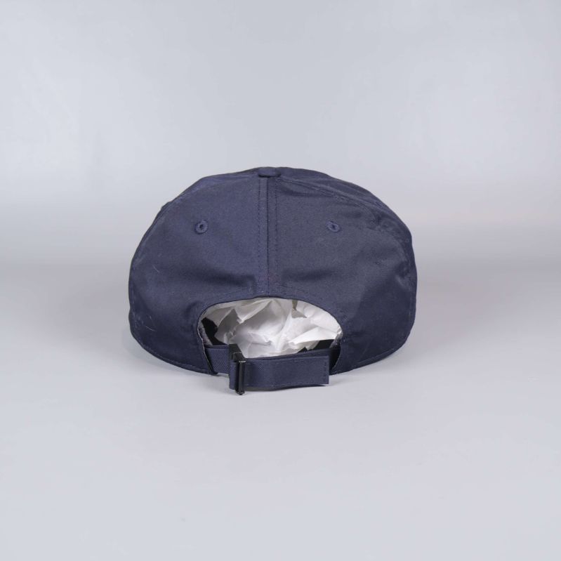 Baksidan på keps med justerbart spänne