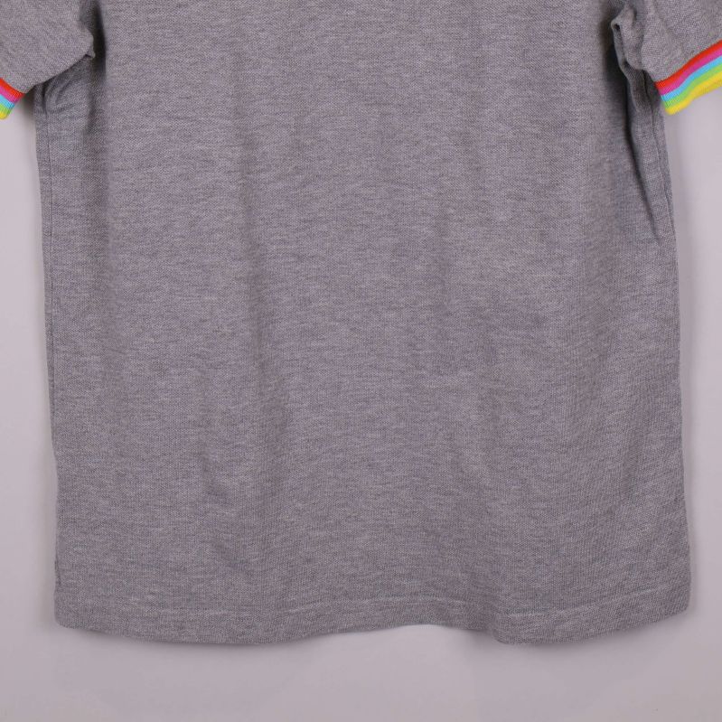 Nedre delen av grå pikétröja i bomullspiké