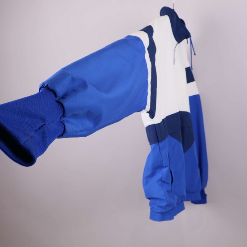 Ärmdetalj på sportjacka med elastisk mudd