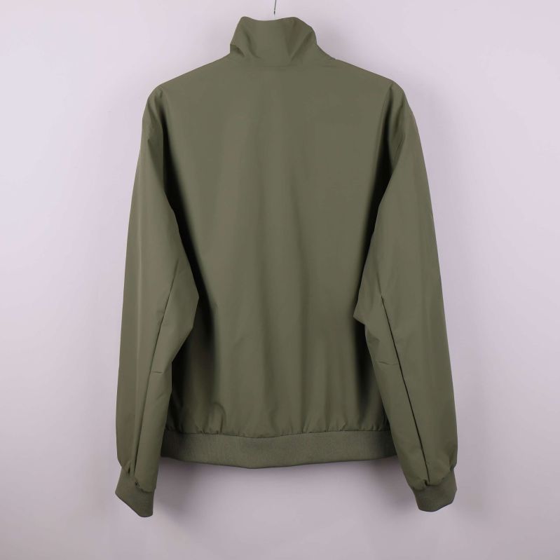 Jackans baksida visar enkel design utan detaljer