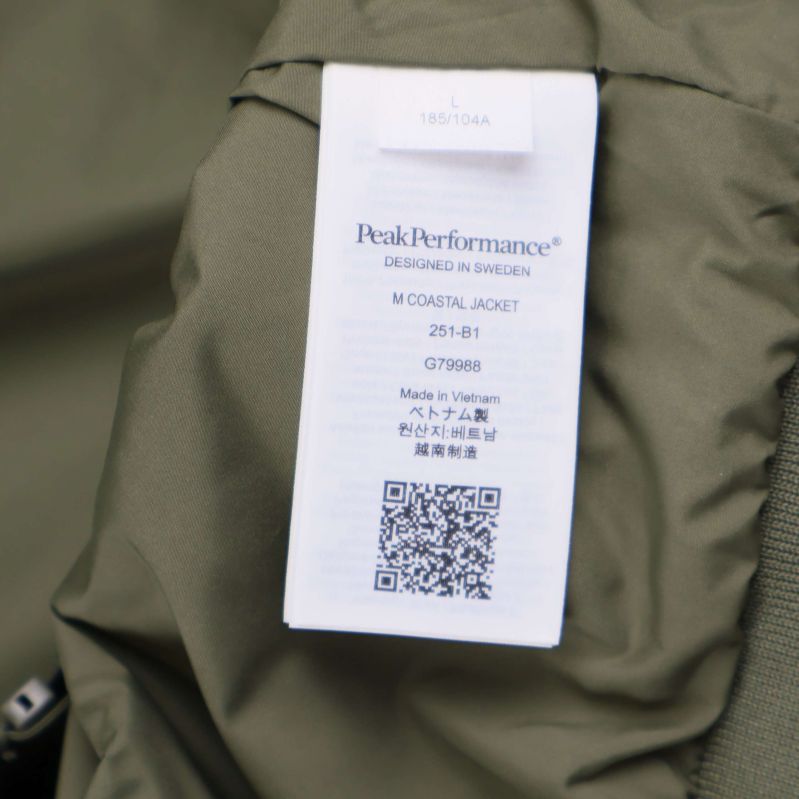 Informationsetikett med storlek och modellnamn Coastal Jacket