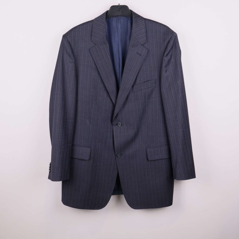 Kavaj med smal kritstrecksrand framifrån