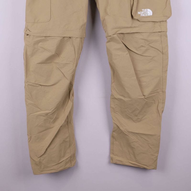 Närbild på byxben och zip-off funktion hos friluftsbyxor