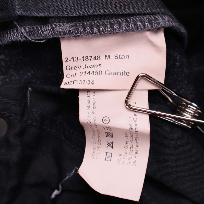 Etikett med storleks- och färginformation