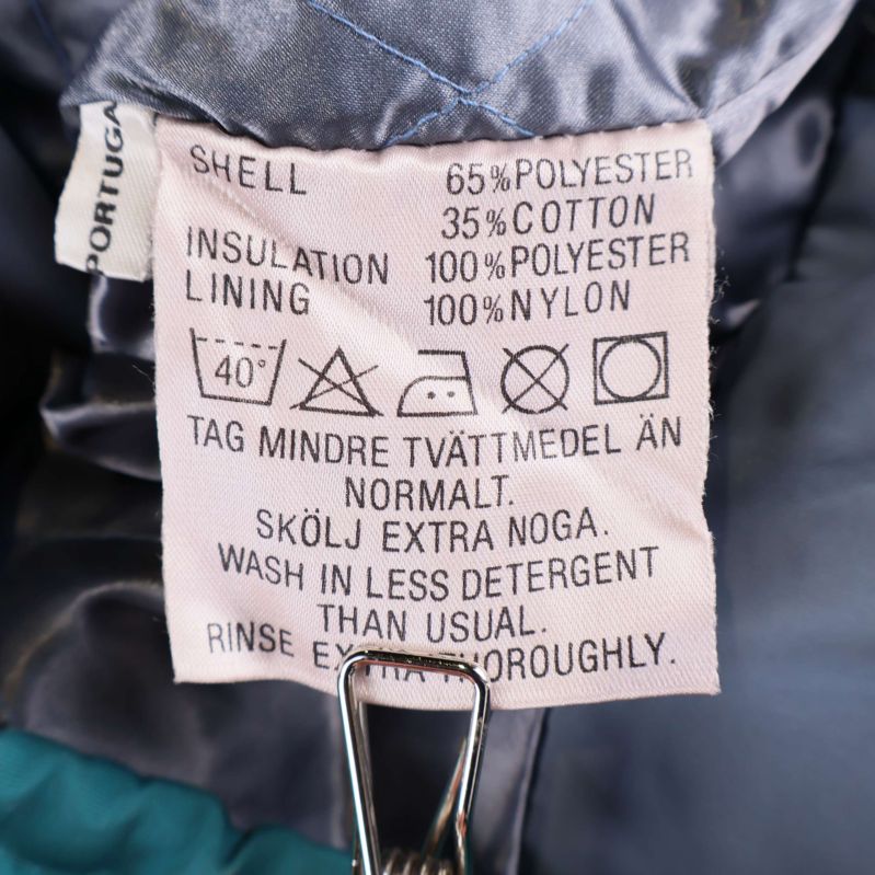 Materiallapp visar polyester, bomull och nylon samt tvättråd