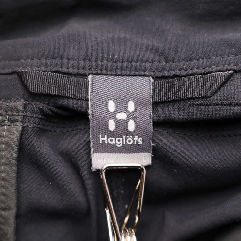 Närbild på Haglöfs-märke på byxans insida