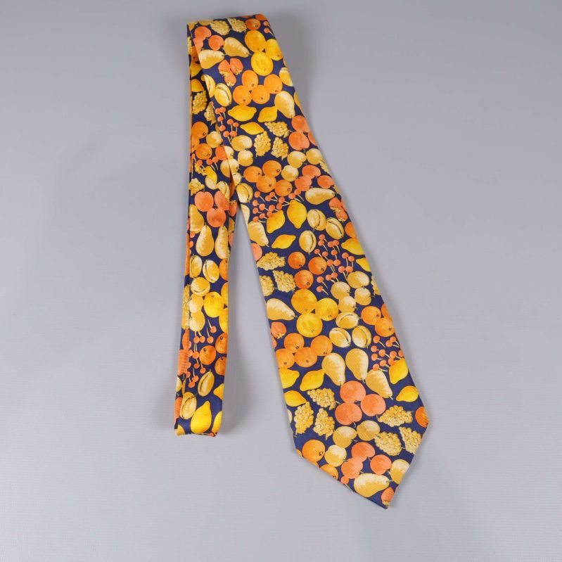 Slips med tydligt fruktmönster utlagd på bord