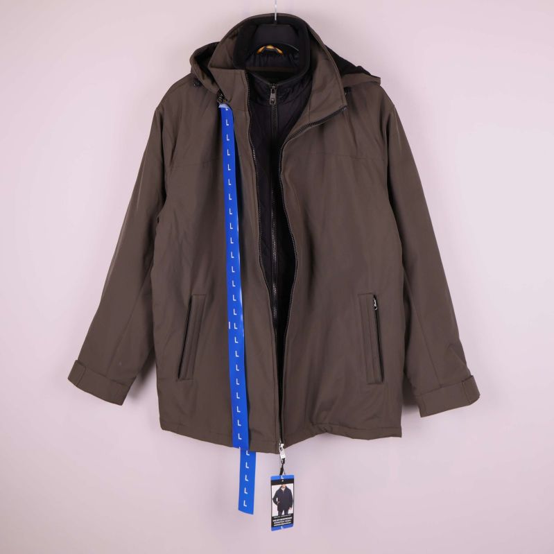 Khakigrön jacka öppen med synligt innerfoder