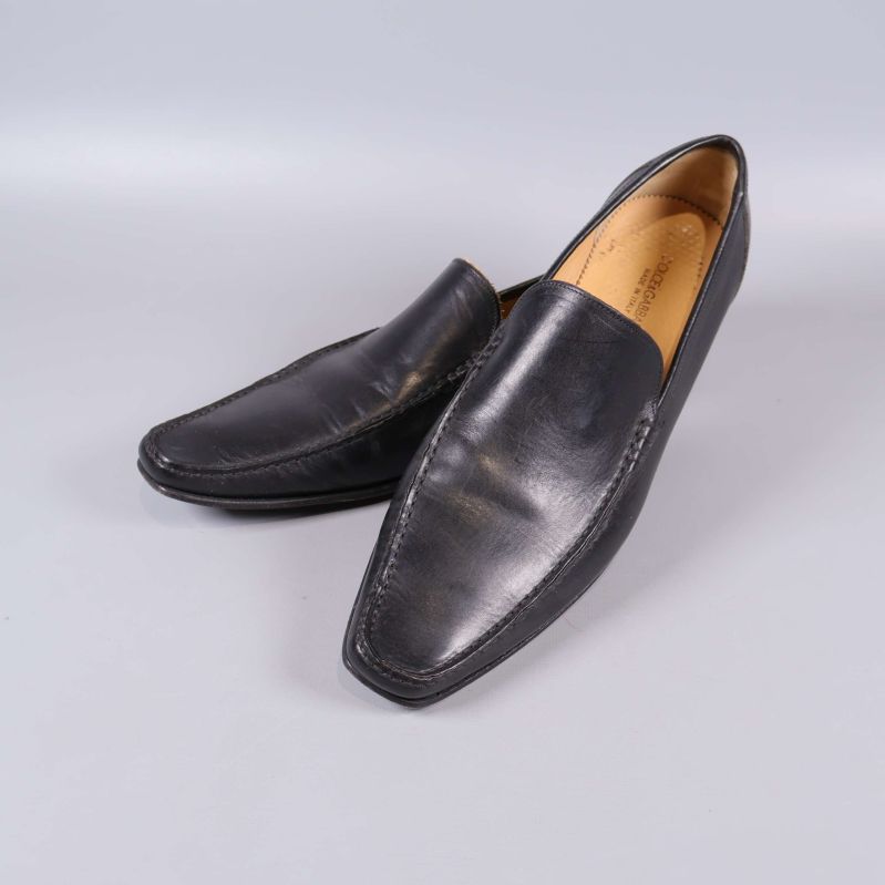 Loafers med svart ovandel och ljusbrun insida