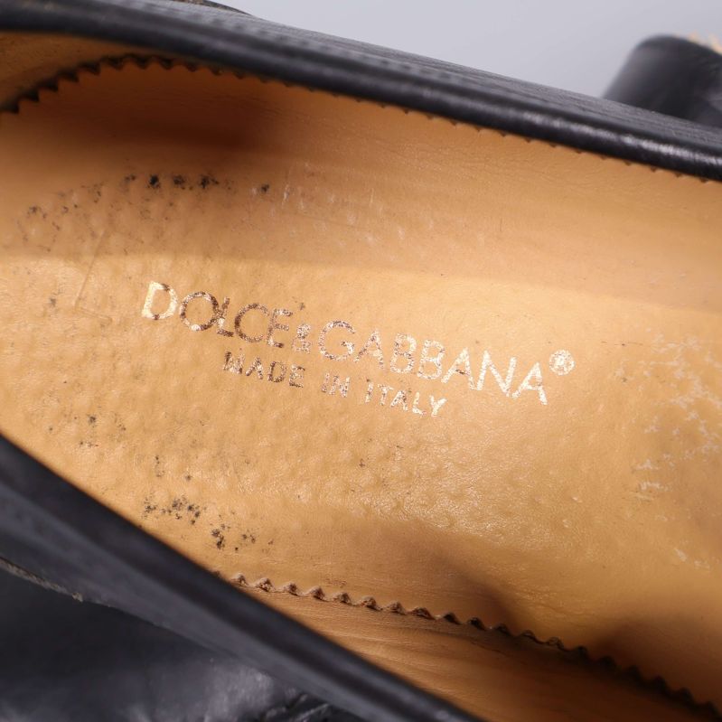 Närbild på märkning Dolce & Gabbana i skon