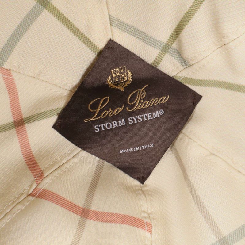 Närbild på etikett med Lord Piana Storm System