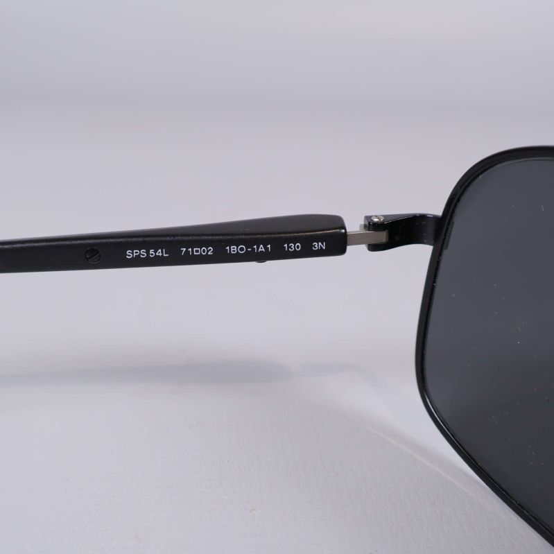 Närbild på storleksangivelse och modell på skalmen