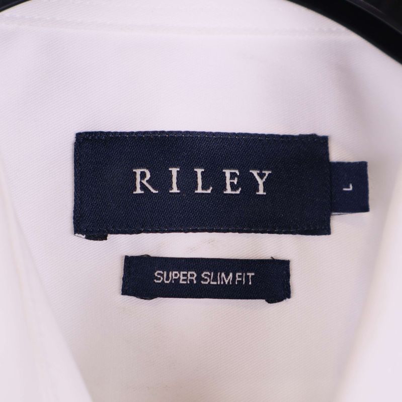 Riley etikett och storleksinformation i nacken