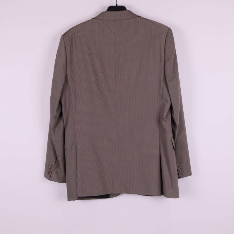 Baksida av brungrå randig kostymkavaj