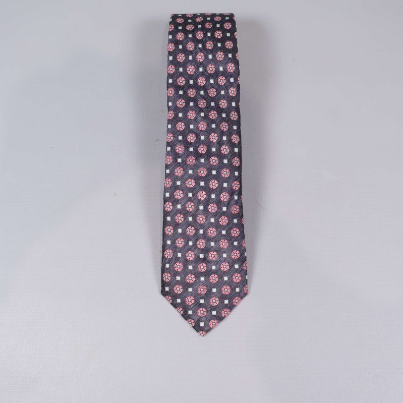 Slips med rundade mönster i rött och vitt mot mörk bakgrund