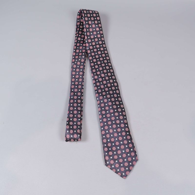 Hel slips med upprepat mönster i rött och vitt