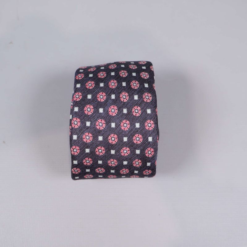 Smalrullad slips med grafiskt mönster