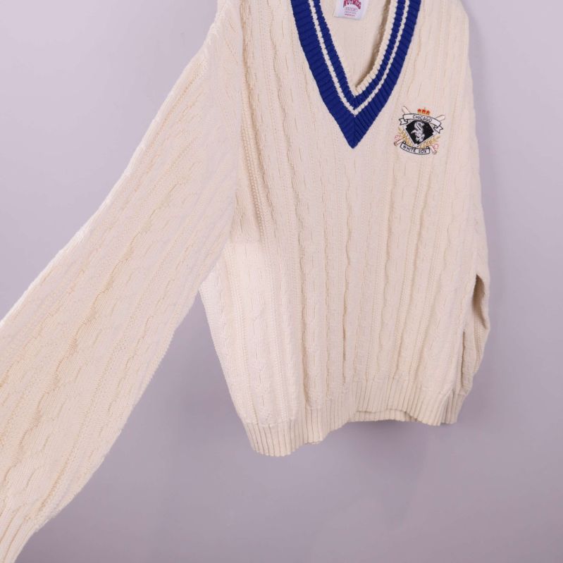 Ljus kabelstickad tröja med lång ärm utsträckt