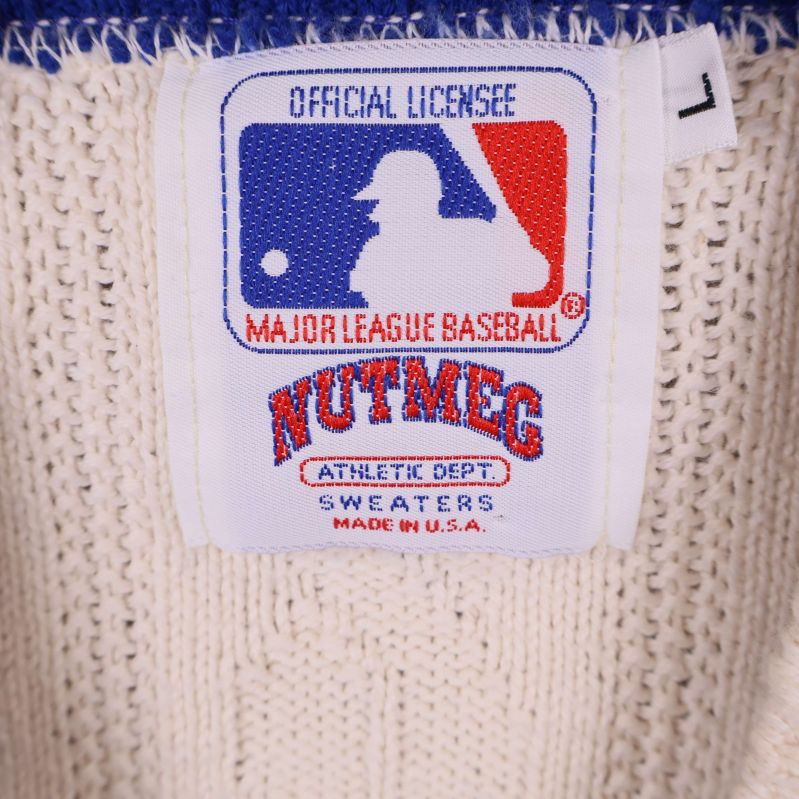 Närbild på etikett med MLB och NUTMEG logotyp