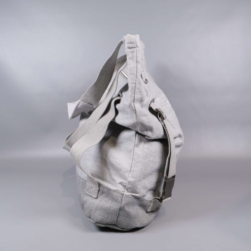 Sido vy av tygväska med justerbara axelband