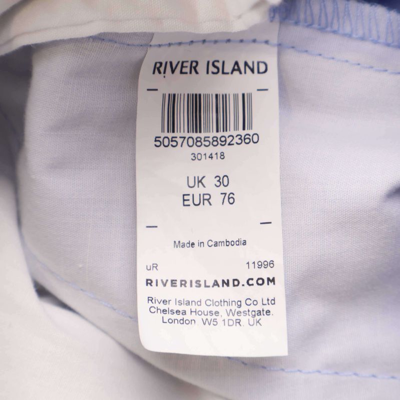 Etikett med varumärke, storlek och tillverkningsland