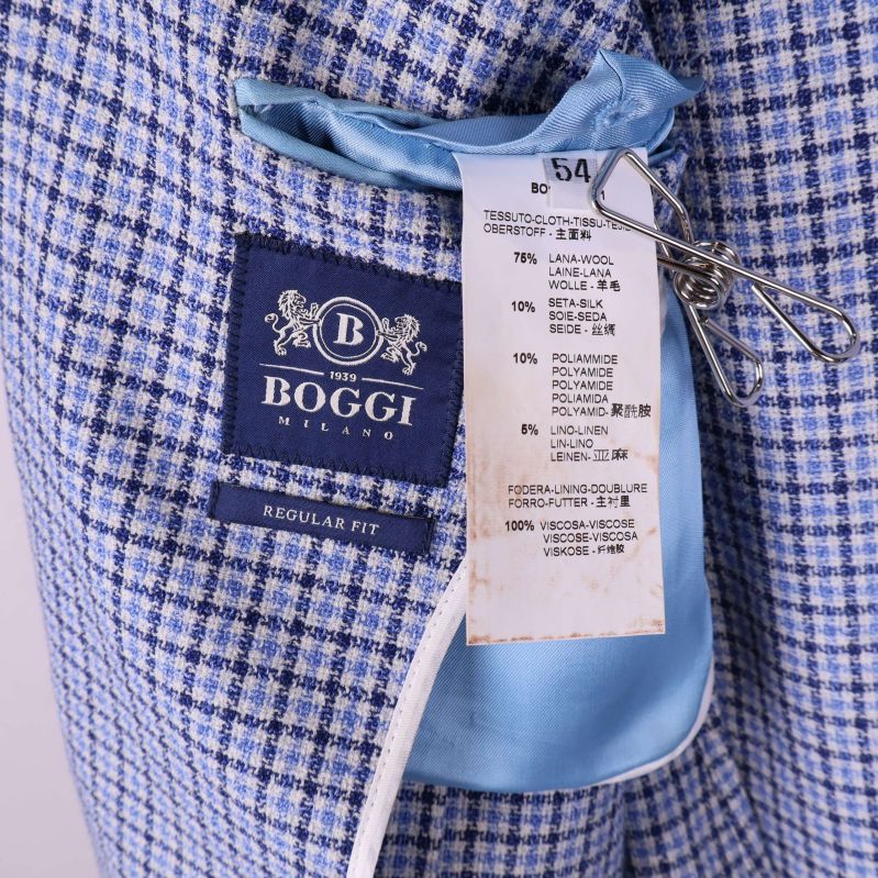 Materiallapp och logotyp med sammansättning inuti kavajen